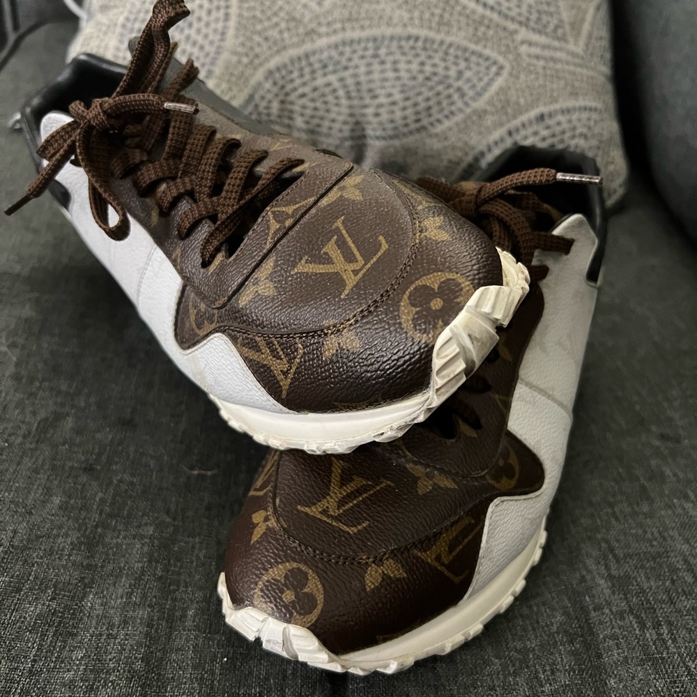 Louis Vuitton runaways, classic monogram size 10